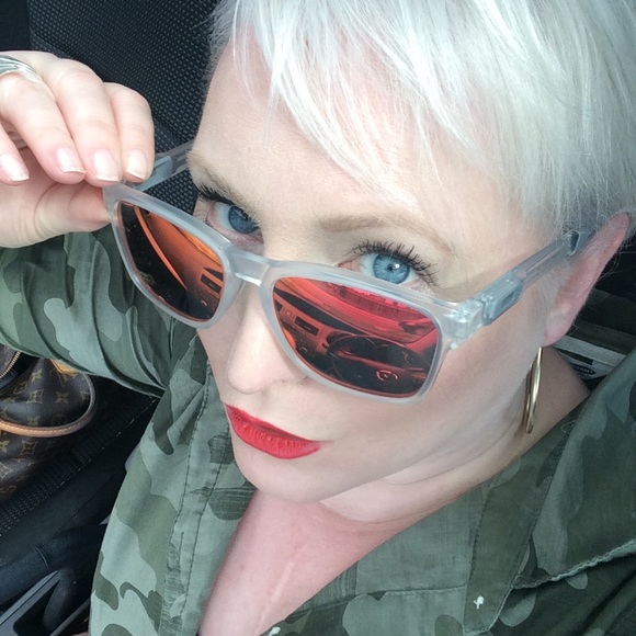 Meet your Posher, Meg - Picture 3 of 3